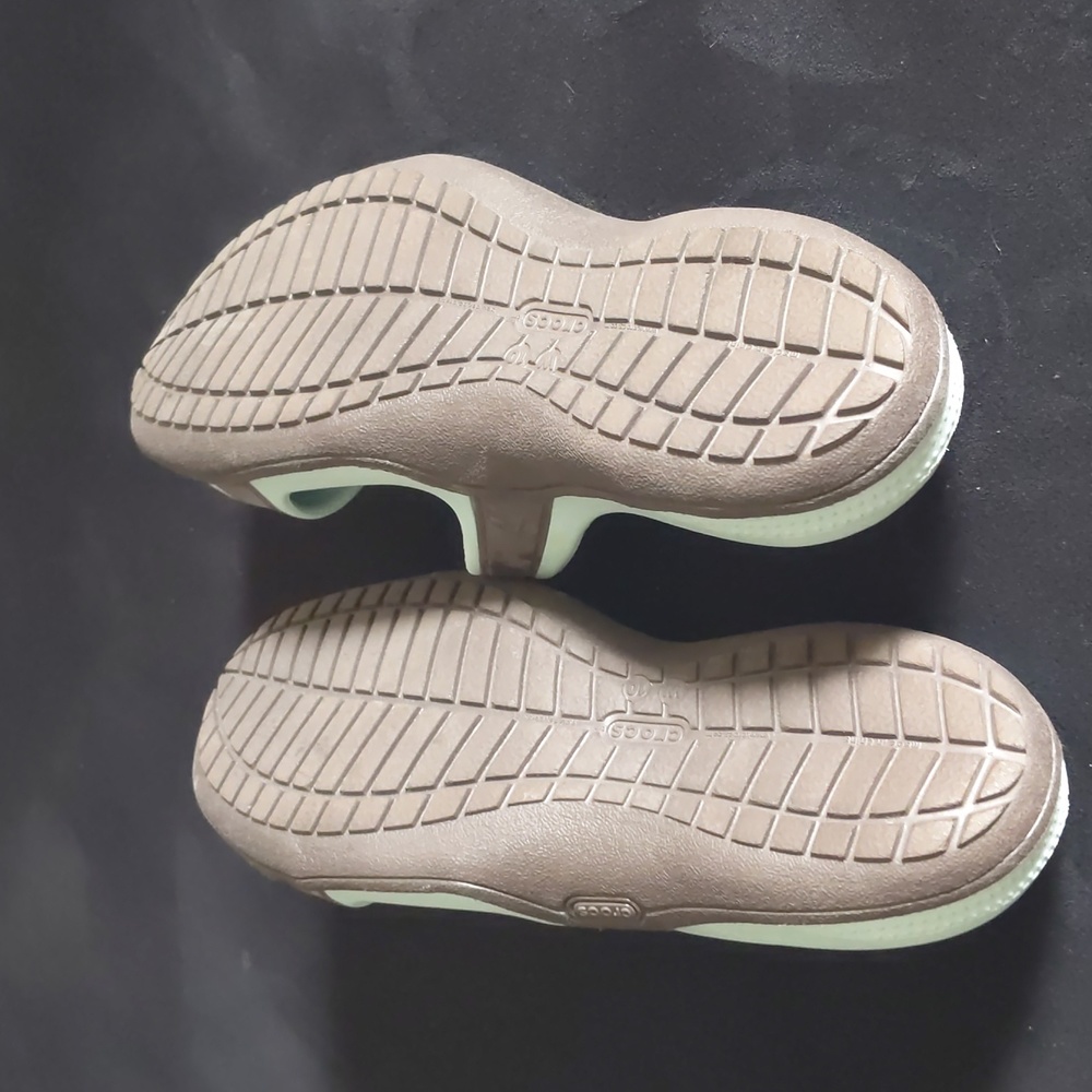 CROCS Extremely Comfortable Mint and Brown Women's Sandals - Picture 2 of 3